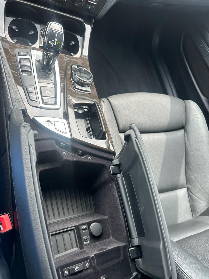 BMW 5-Series 550i xDrive 2015