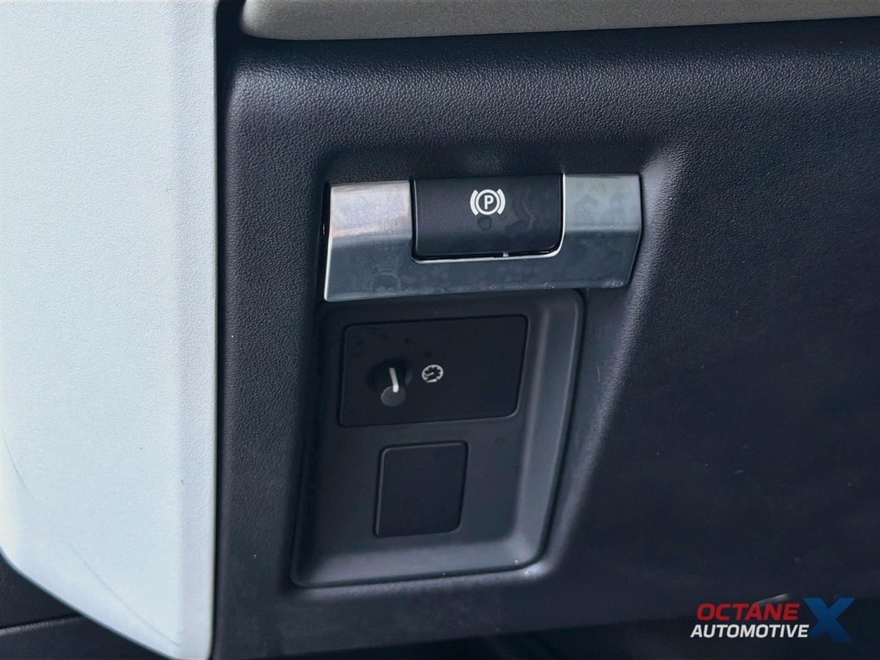 Land Rover Defender 110  2023