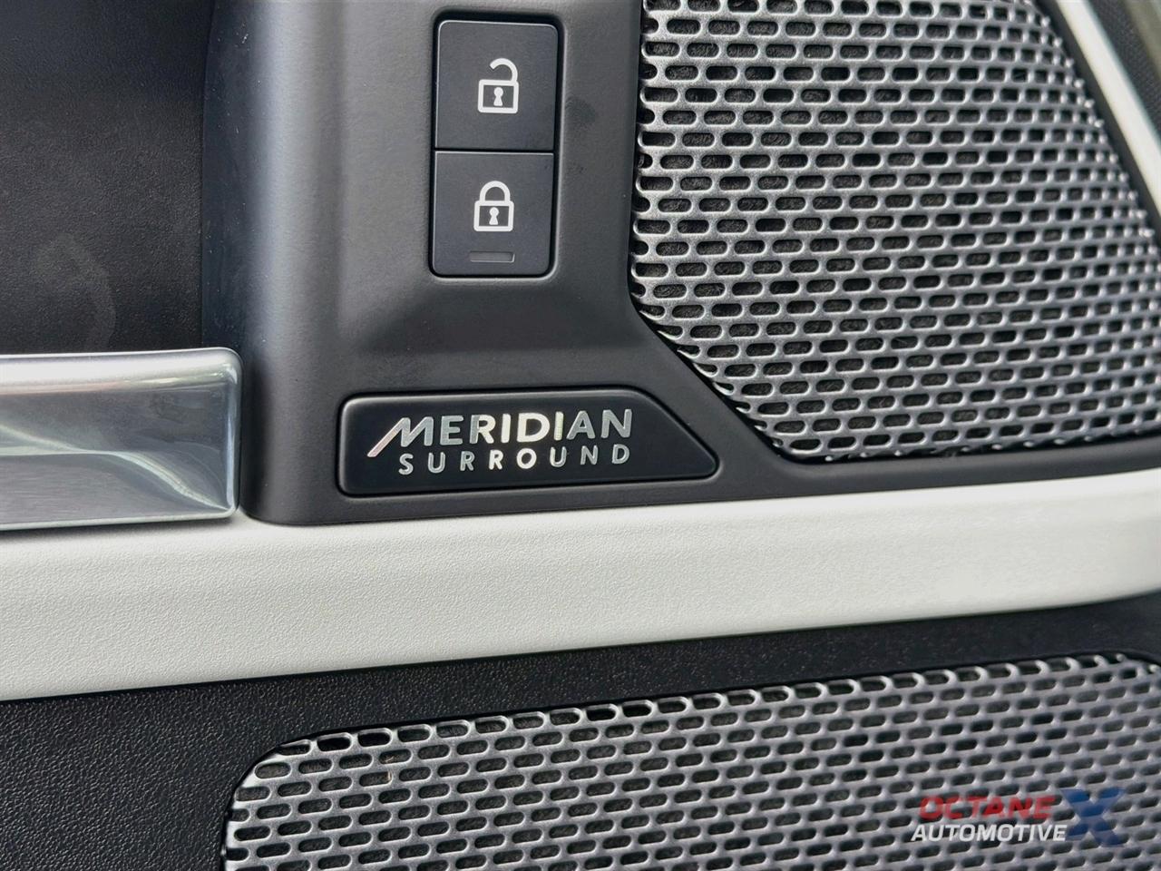 Land Rover Defender 110  2023