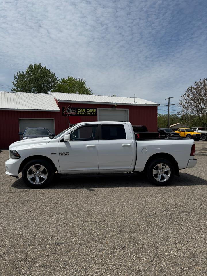 RAM 1500 4WD Crew Cab 140.5" Sport 2015