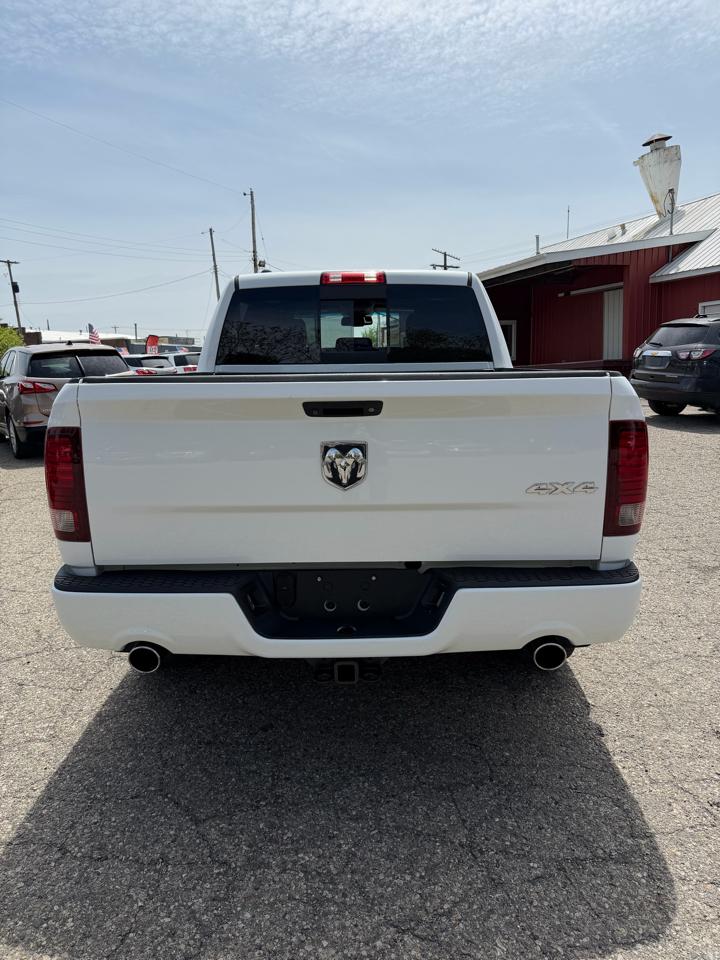 RAM 1500 4WD Crew Cab 140.5" Sport 2015