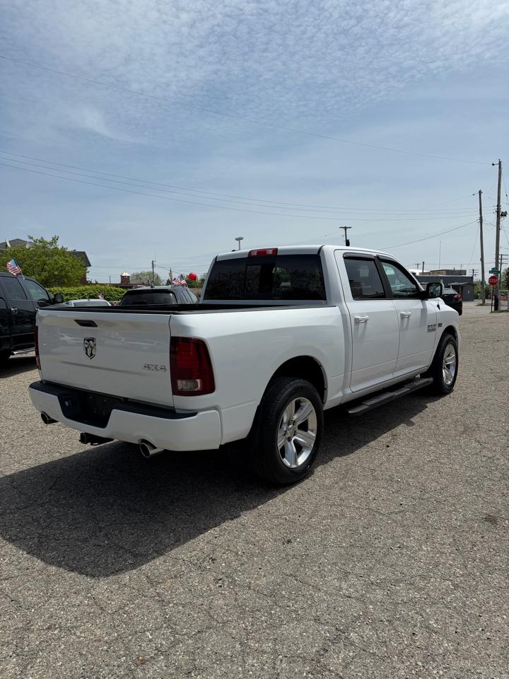 RAM 1500 4WD Crew Cab 140.5" Sport 2015