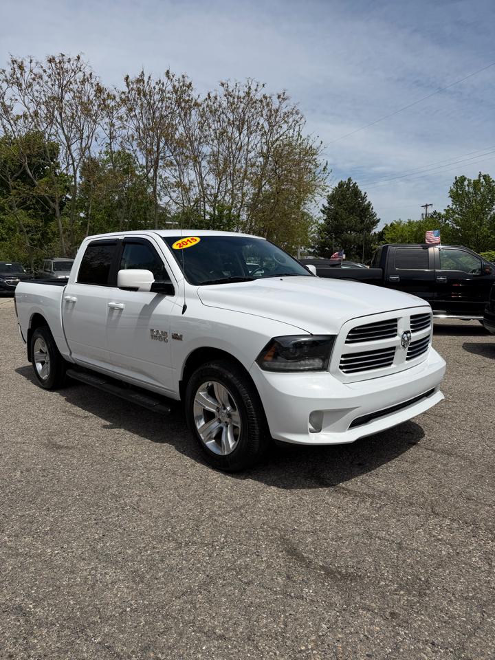 RAM 1500 4WD Crew Cab 140.5" Sport 2015