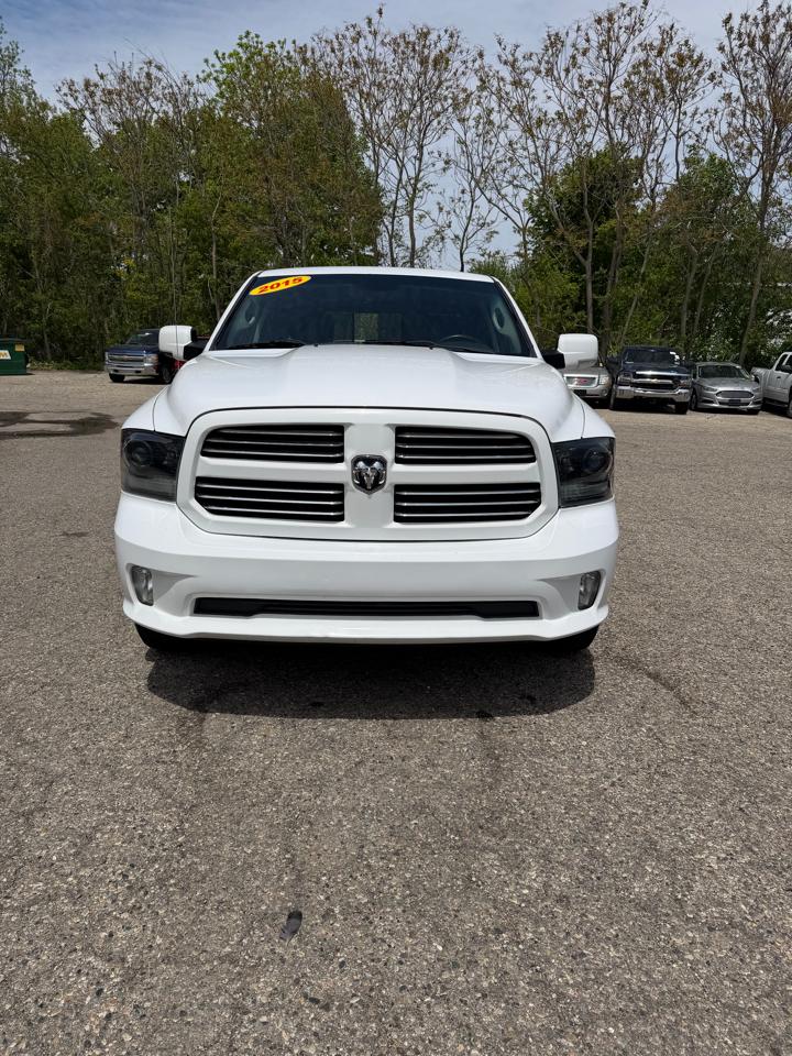 RAM 1500 4WD Crew Cab 140.5" Sport 2015