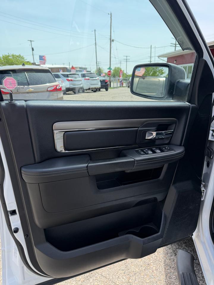 RAM 1500 4WD Crew Cab 140.5" Sport 2015
