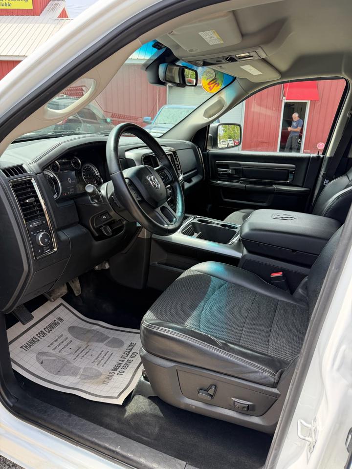 RAM 1500 4WD Crew Cab 140.5" Sport 2015