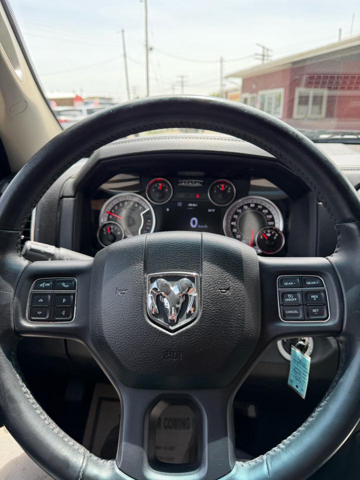 RAM 1500 4WD Crew Cab 140.5" Sport 2015