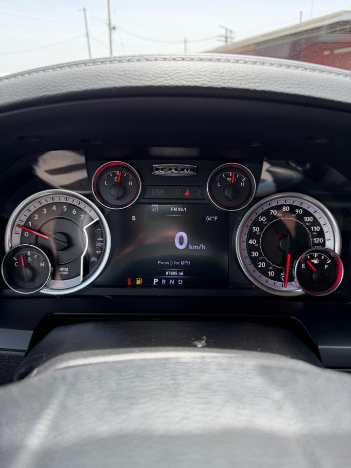 RAM 1500 4WD Crew Cab 140.5" Sport 2015