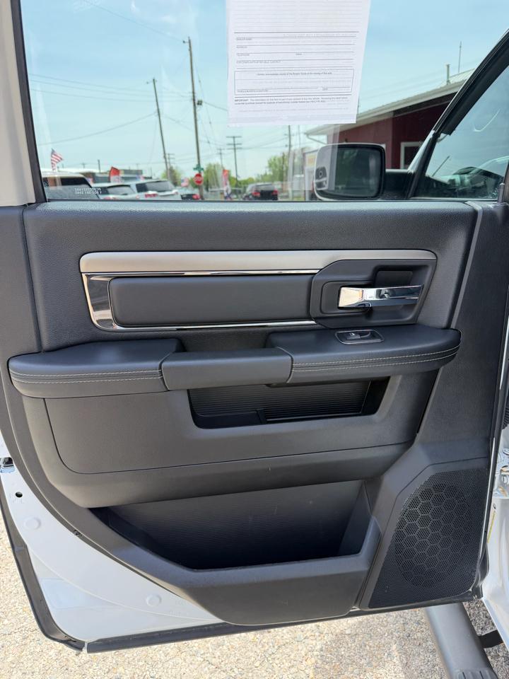 RAM 1500 4WD Crew Cab 140.5" Sport 2015