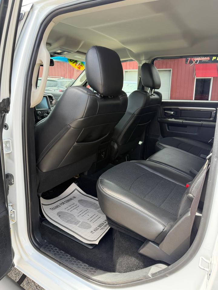 RAM 1500 4WD Crew Cab 140.5" Sport 2015