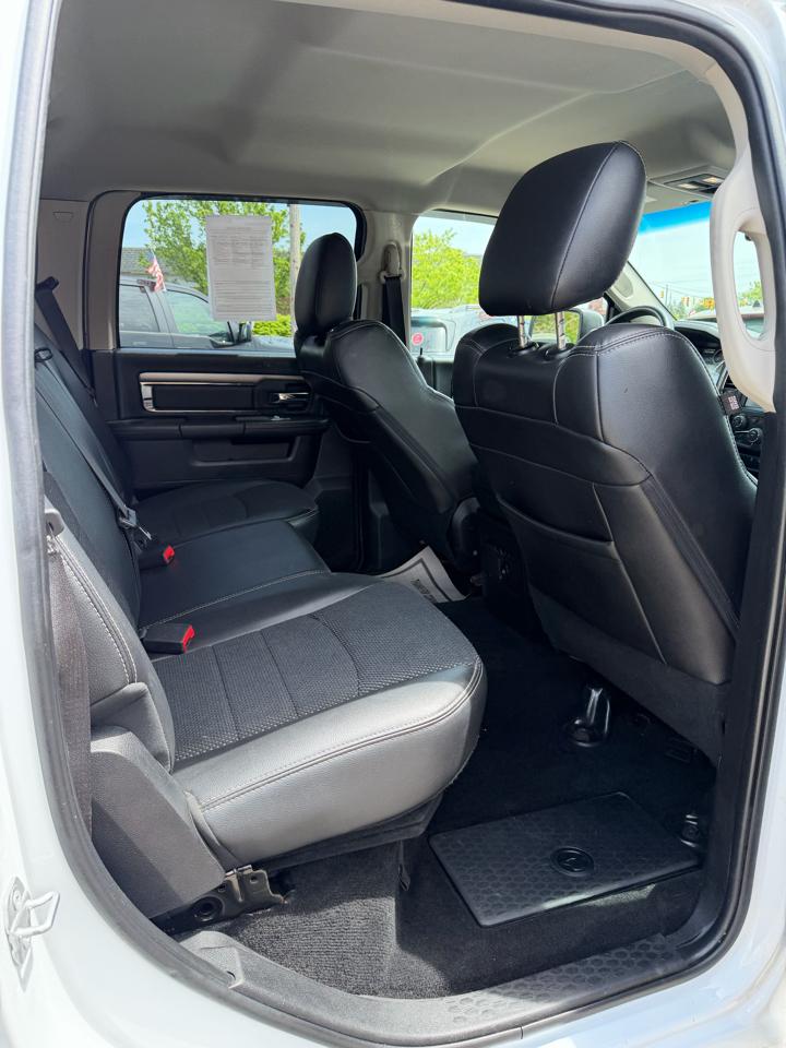 RAM 1500 4WD Crew Cab 140.5" Sport 2015