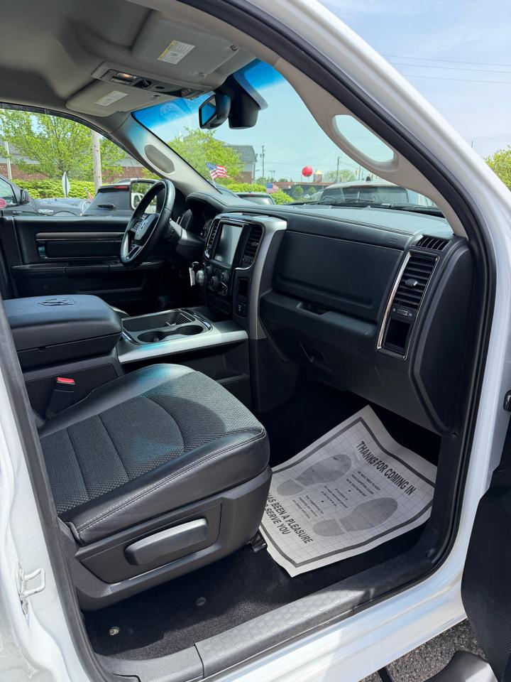 RAM 1500 4WD Crew Cab 140.5" Sport 2015