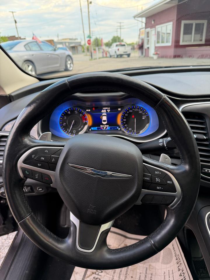 2015 Chrysler 200 C - Photo 8