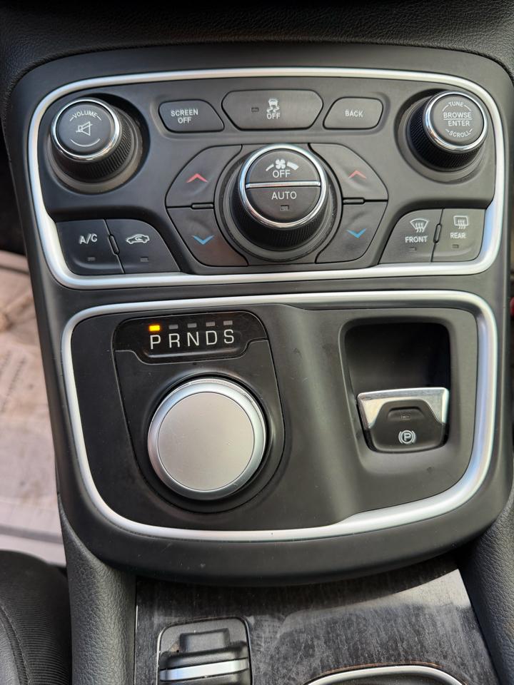 2015 Chrysler 200 C - Photo 10