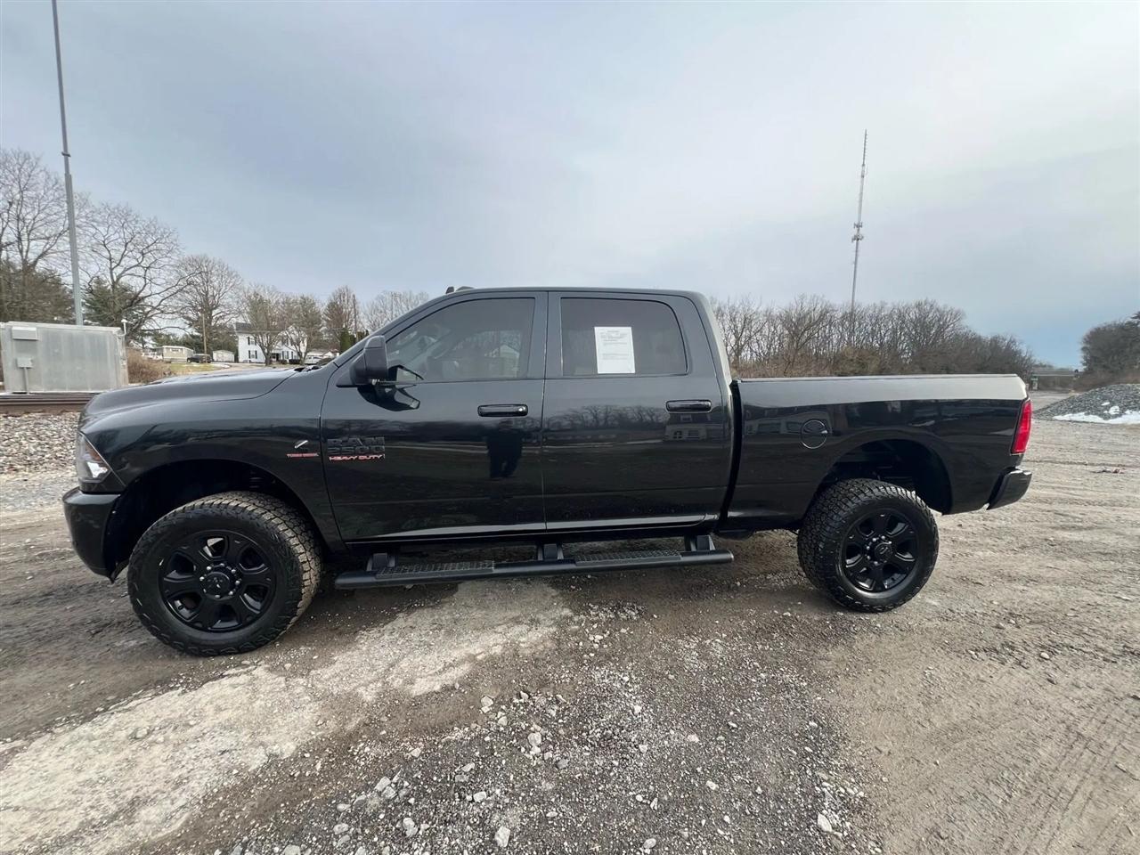RAM 2500 SLT Crew Cab SWB 4WD 2017