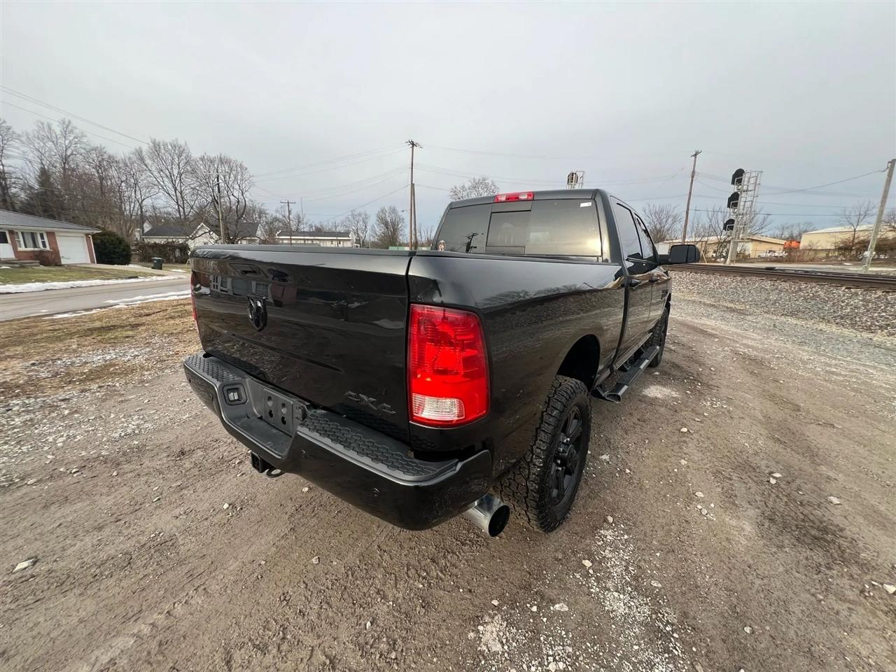 RAM 2500 SLT Crew Cab SWB 4WD 2017