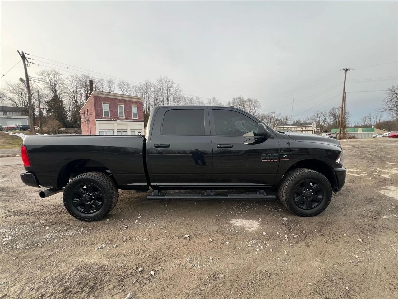 RAM 2500 SLT Crew Cab SWB 4WD 2017