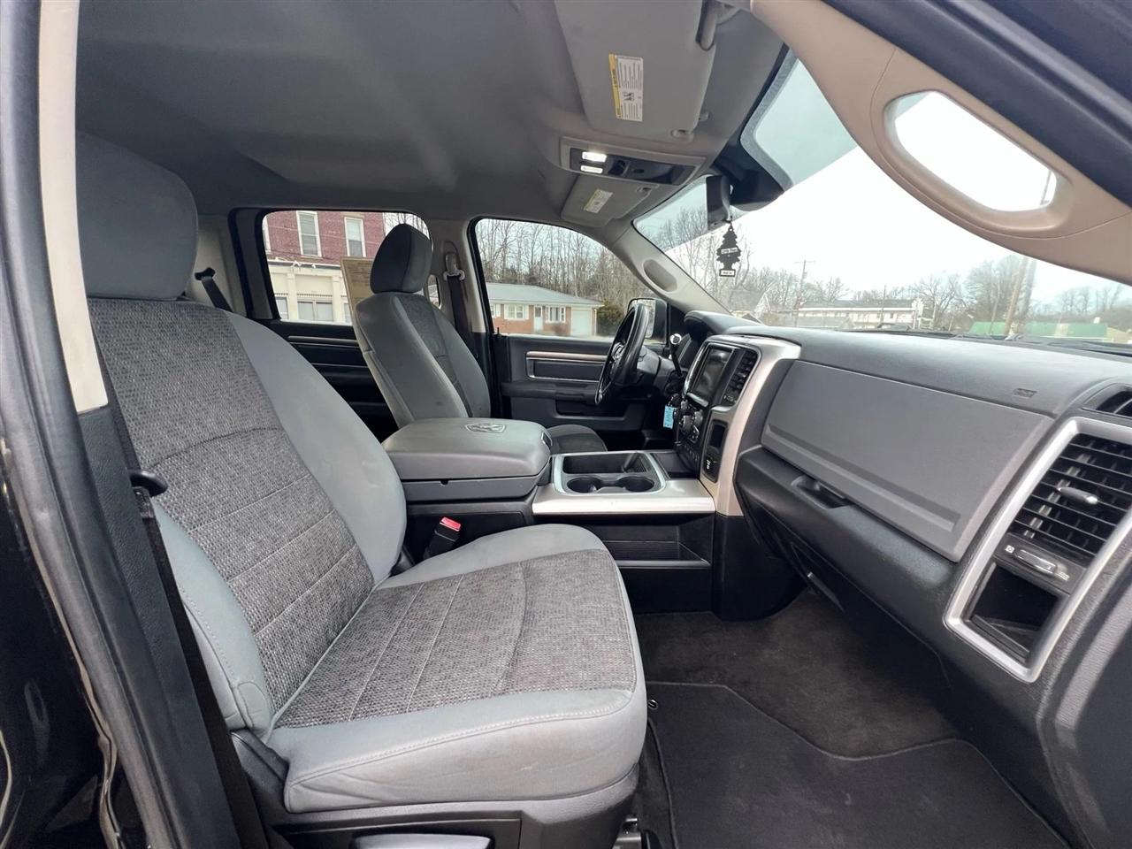 RAM 2500 SLT Crew Cab SWB 4WD 2017