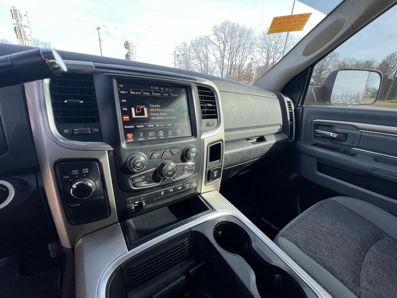 RAM 2500 SLT Crew Cab SWB 4WD 2017