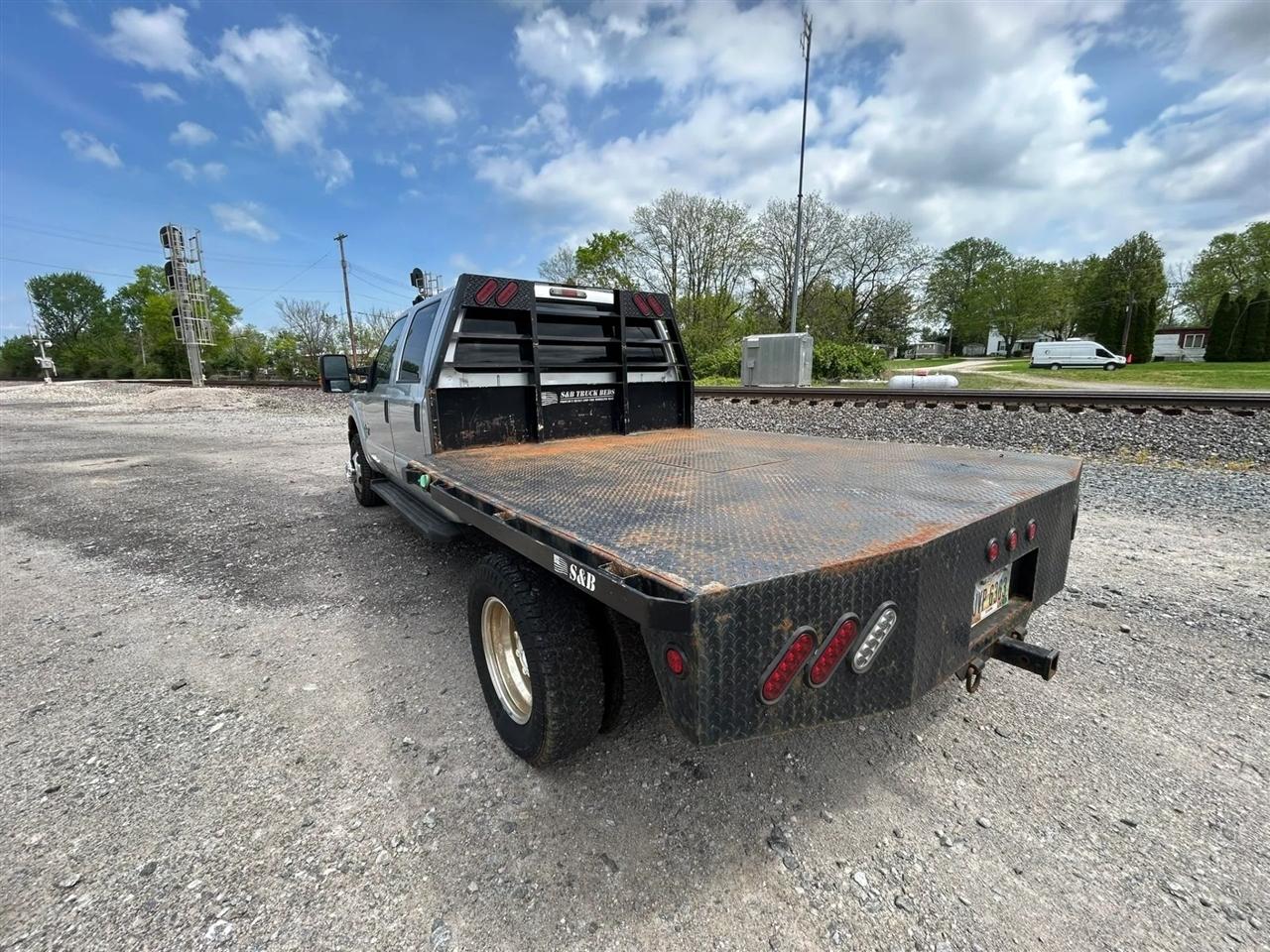 Ford F-350 SD XL Crew Cab Long Bed DRW 4WD 2011