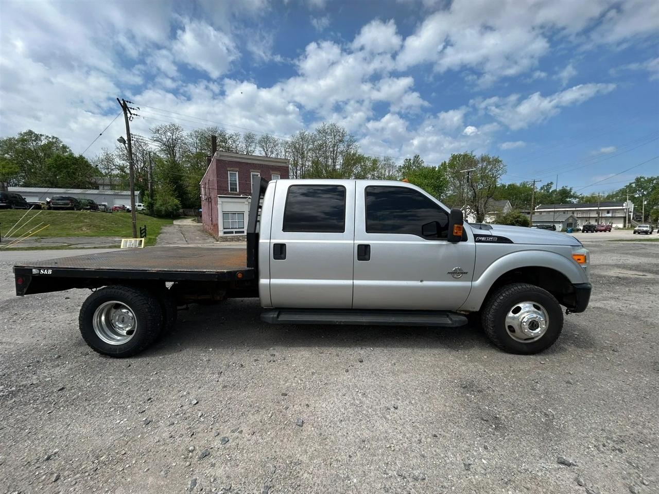 Ford F-350 SD XL Crew Cab Long Bed DRW 4WD 2011