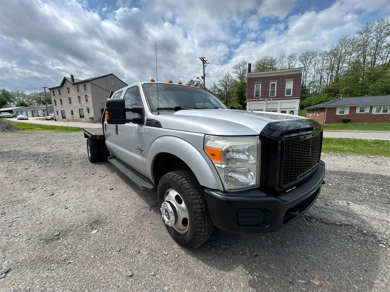 Ford F-350 SD XL Crew Cab Long Bed DRW 4WD 2011
