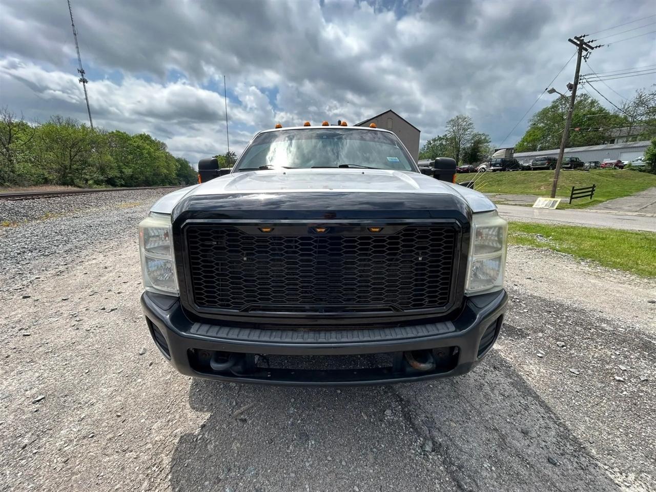 Ford F-350 SD XL Crew Cab Long Bed DRW 4WD 2011