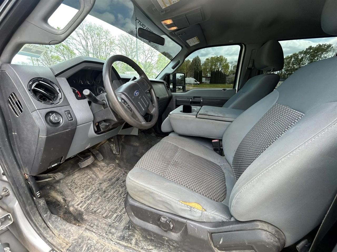 Ford F-350 SD XL Crew Cab Long Bed DRW 4WD 2011