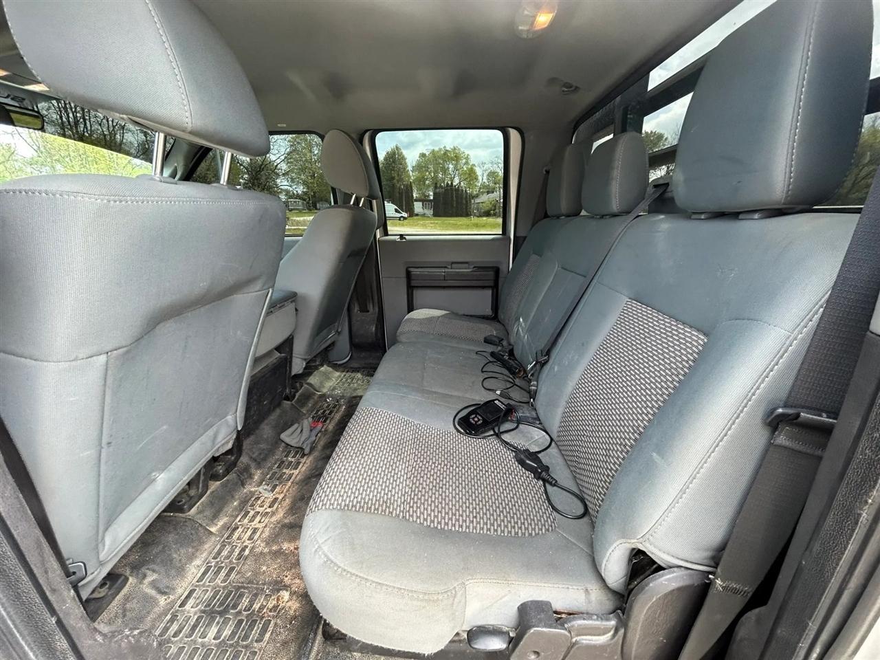 Ford F-350 SD XL Crew Cab Long Bed DRW 4WD 2011