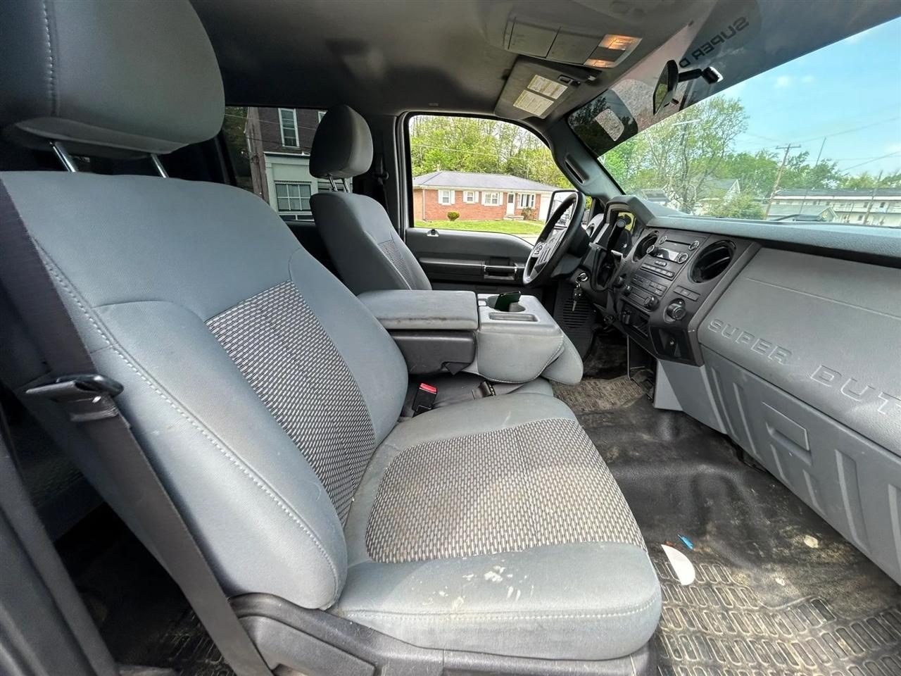 Ford F-350 SD XL Crew Cab Long Bed DRW 4WD 2011