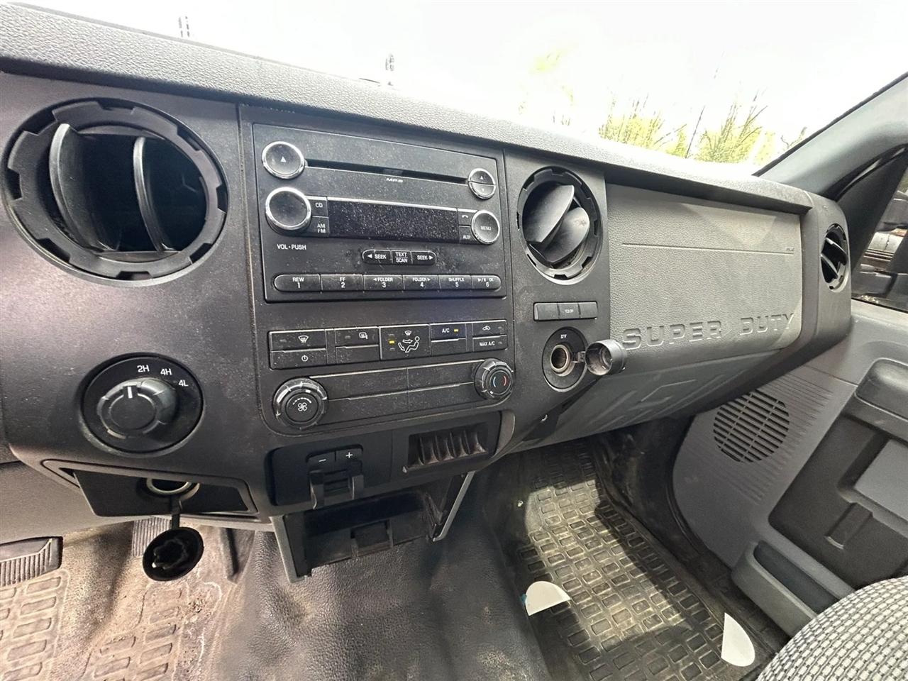 Ford F-350 SD XL Crew Cab Long Bed DRW 4WD 2011