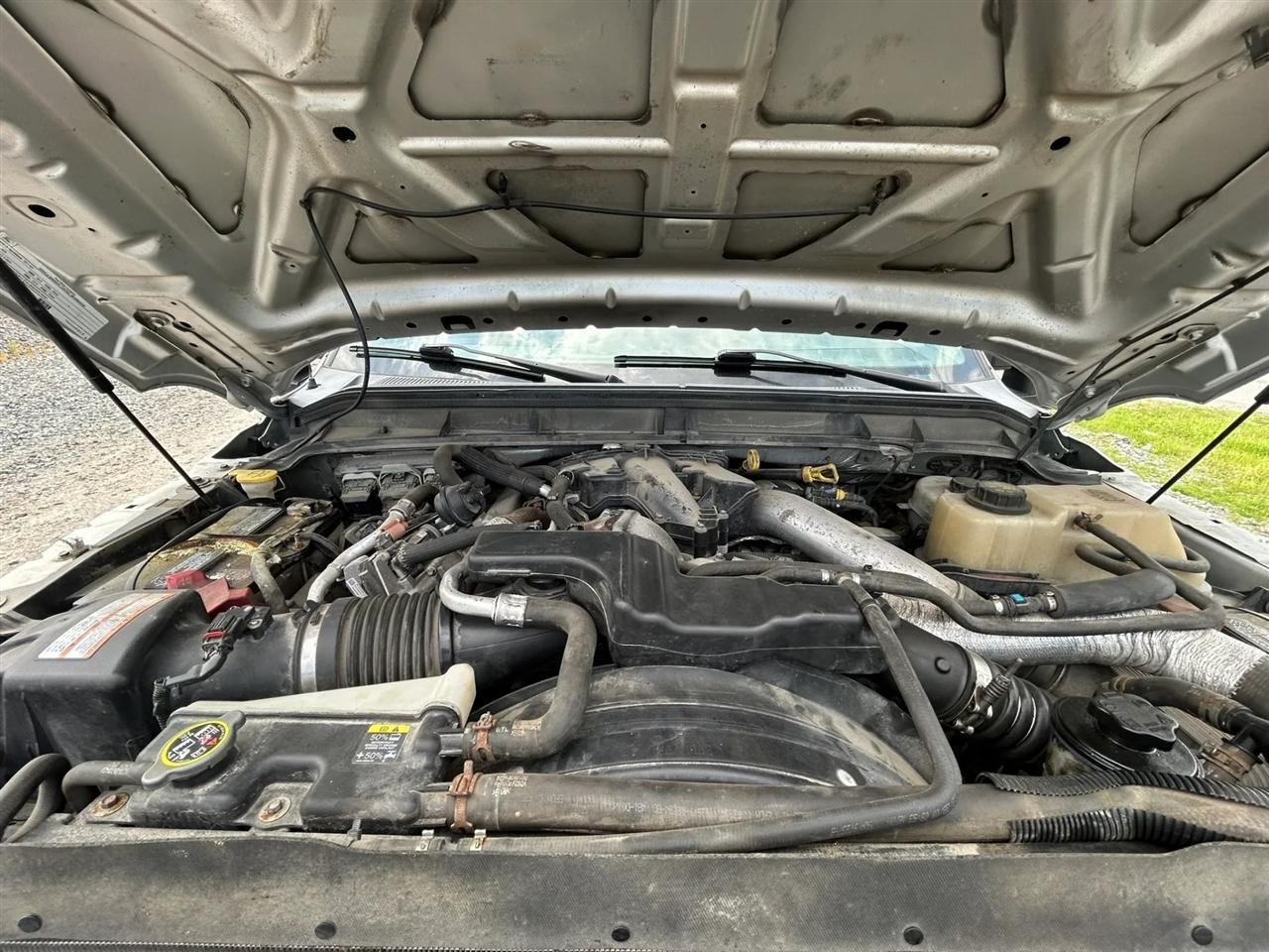 Ford F-350 SD XL Crew Cab Long Bed DRW 4WD 2011