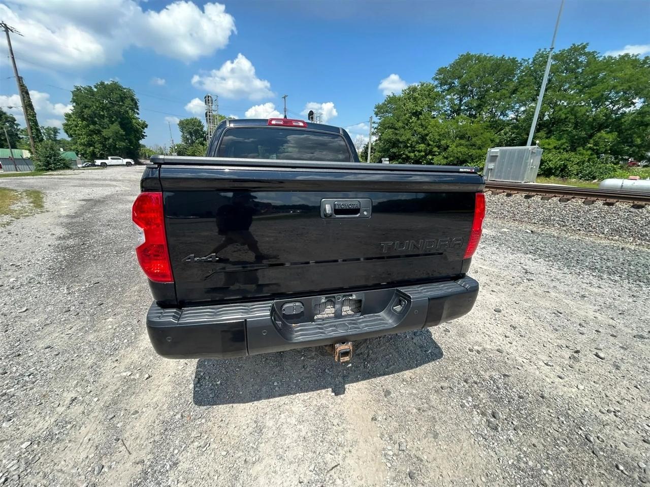 Toyota Tundra SR5 5.7L V8 CrewMax 4WD 2020