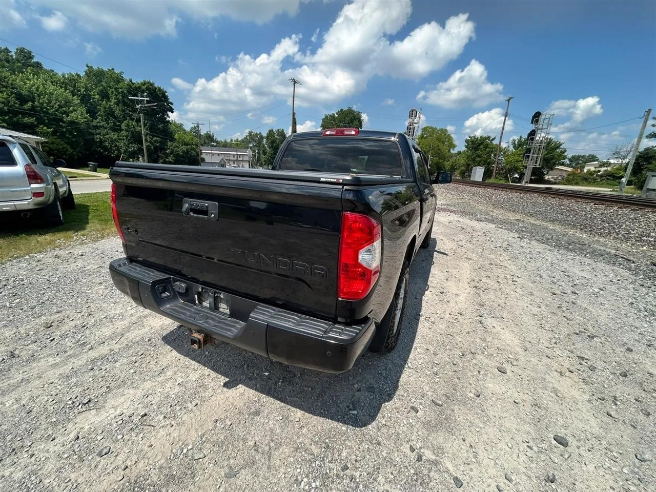 Toyota Tundra SR5 5.7L V8 CrewMax 4WD 2020