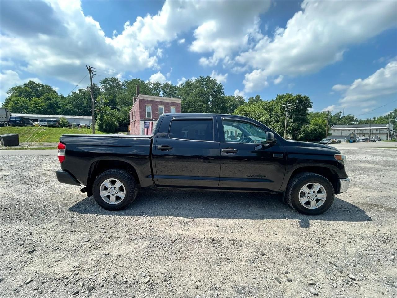 Toyota Tundra SR5 5.7L V8 CrewMax 4WD 2020