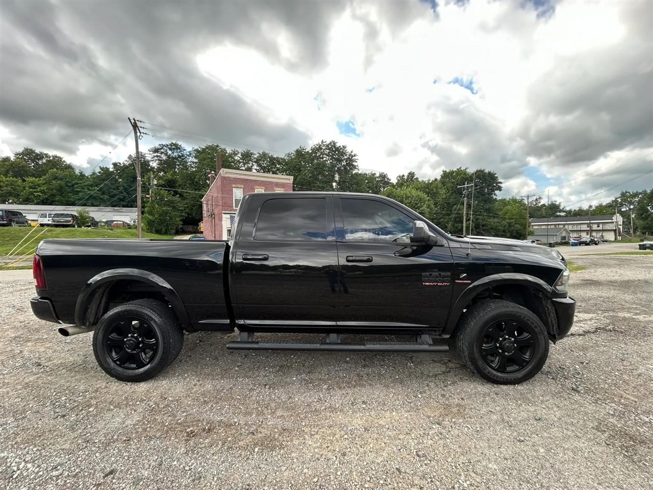 RAM 2500 Laramie Crew Cab SWB 4WD 2016
