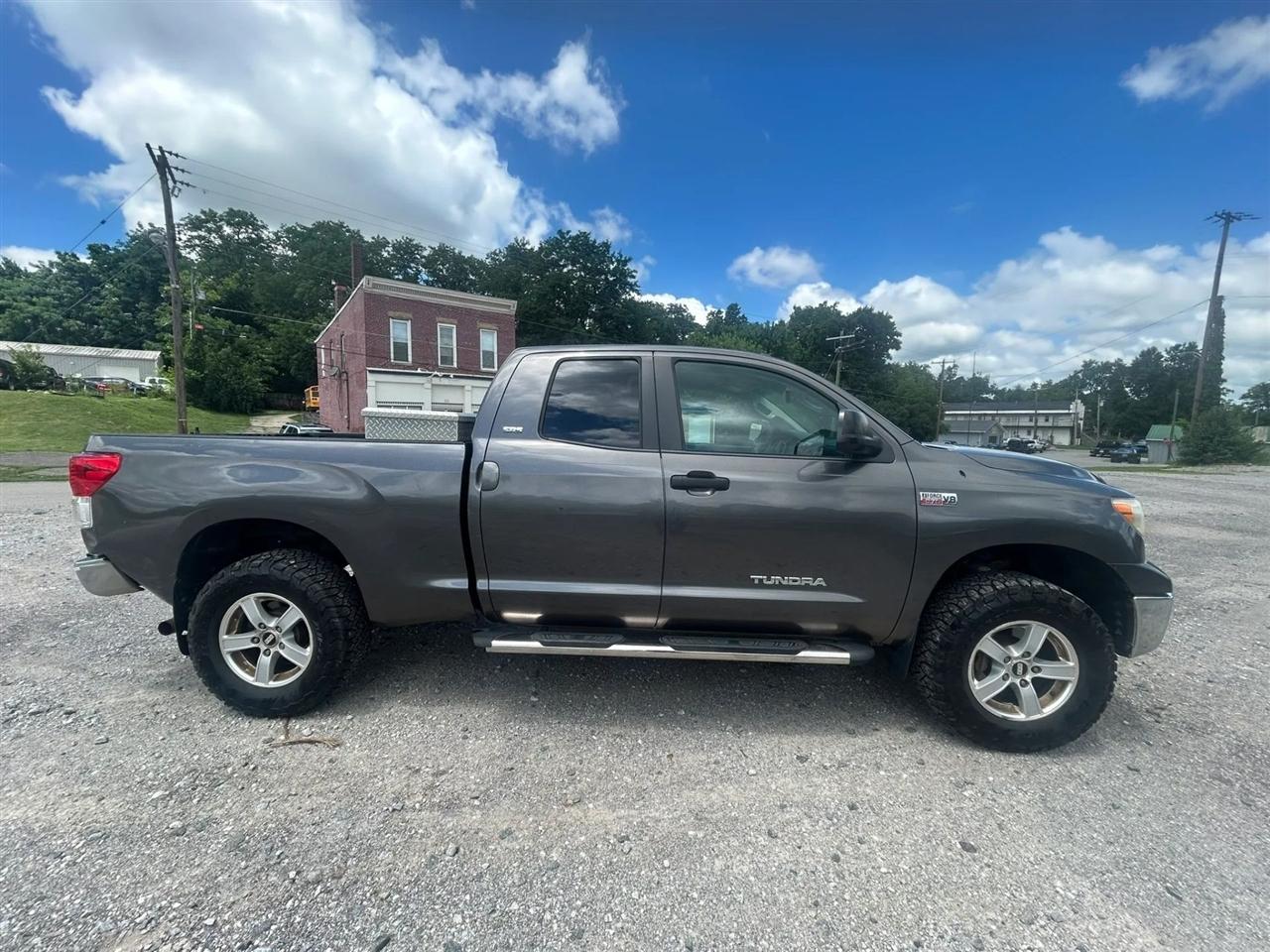 Toyota Tundra Tundra-Grade 5.7L FFV Double Cab 4WD 2013