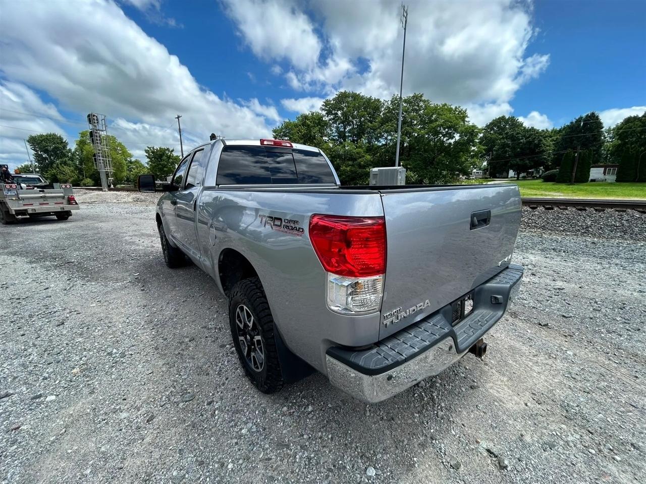 Toyota Tundra Tundra-Grade 5.7L FFV Double Cab 4WD 2010