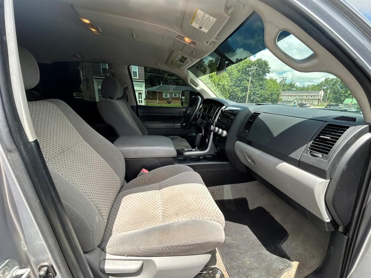 Toyota Tundra Tundra-Grade 5.7L FFV Double Cab 4WD 2010