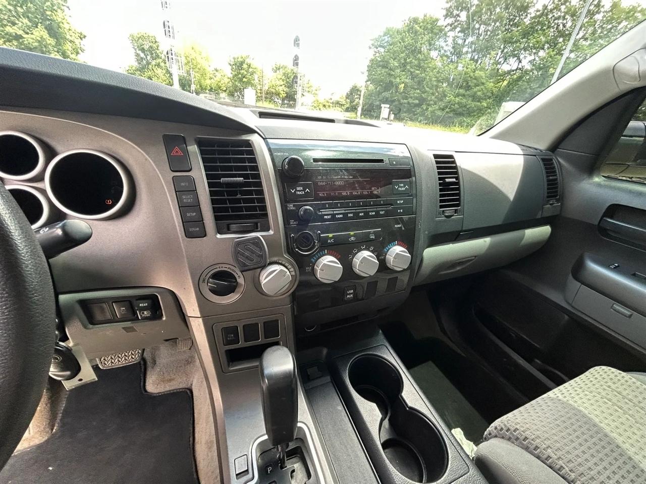 Toyota Tundra Tundra-Grade 5.7L FFV Double Cab 4WD 2010