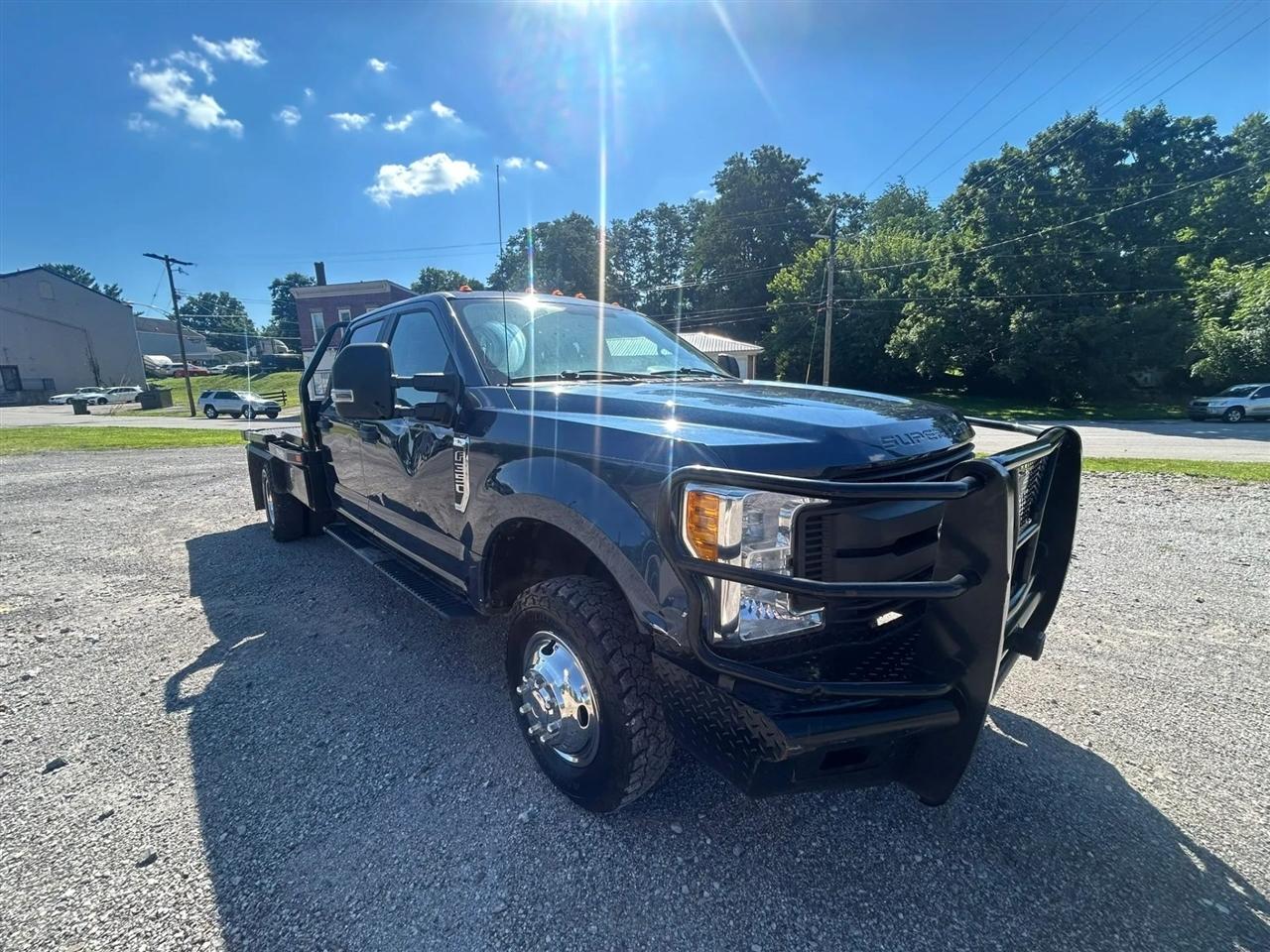 Ford F-350 SD XL Crew Cab Long Bed DRW 4WD 2017