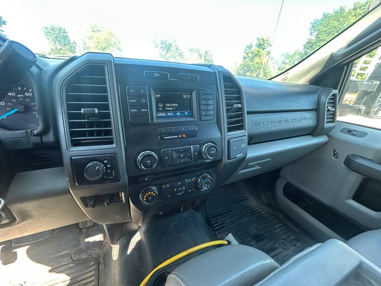 Ford F-350 SD XL Crew Cab Long Bed DRW 4WD 2017