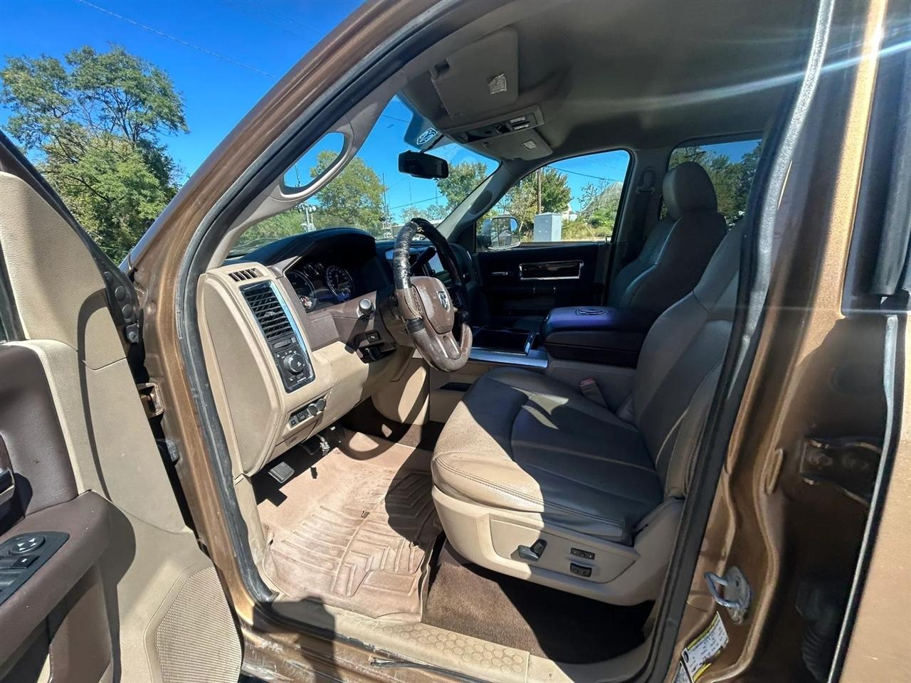RAM 2500 Laramie Crew Cab SWB 4WD 2012