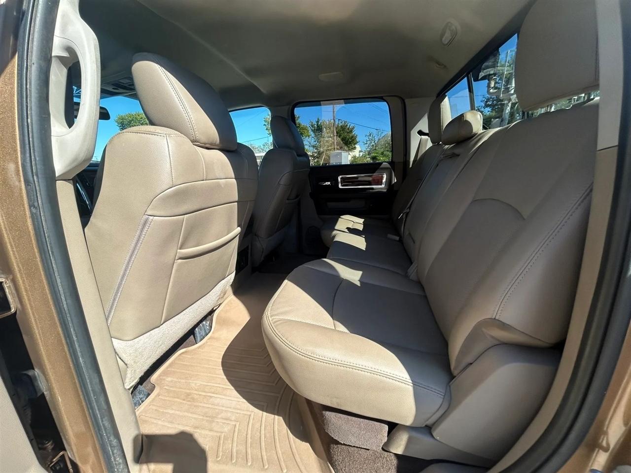 RAM 2500 Laramie Crew Cab SWB 4WD 2012