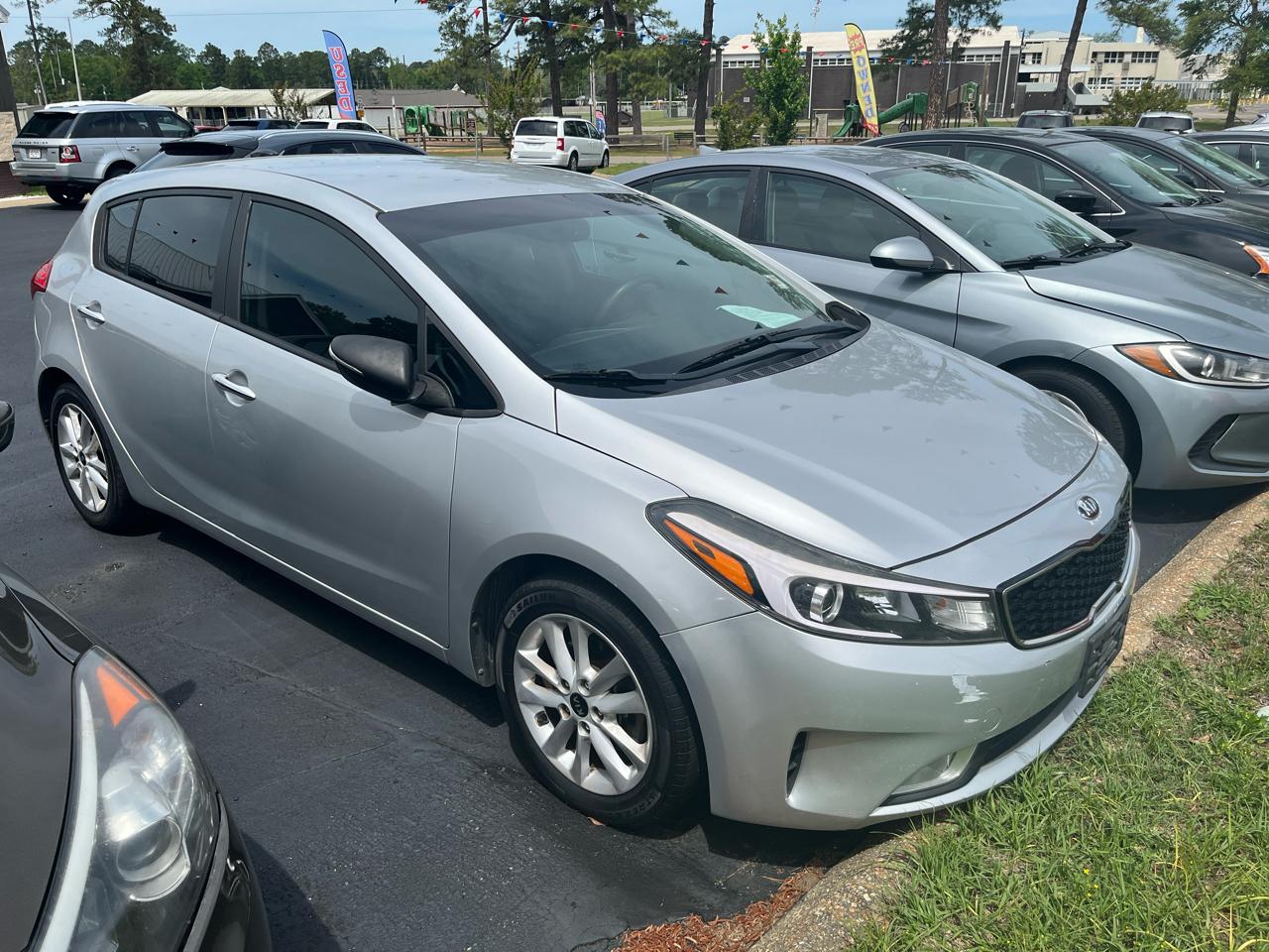 2017 Kia Forte 5-Door LX