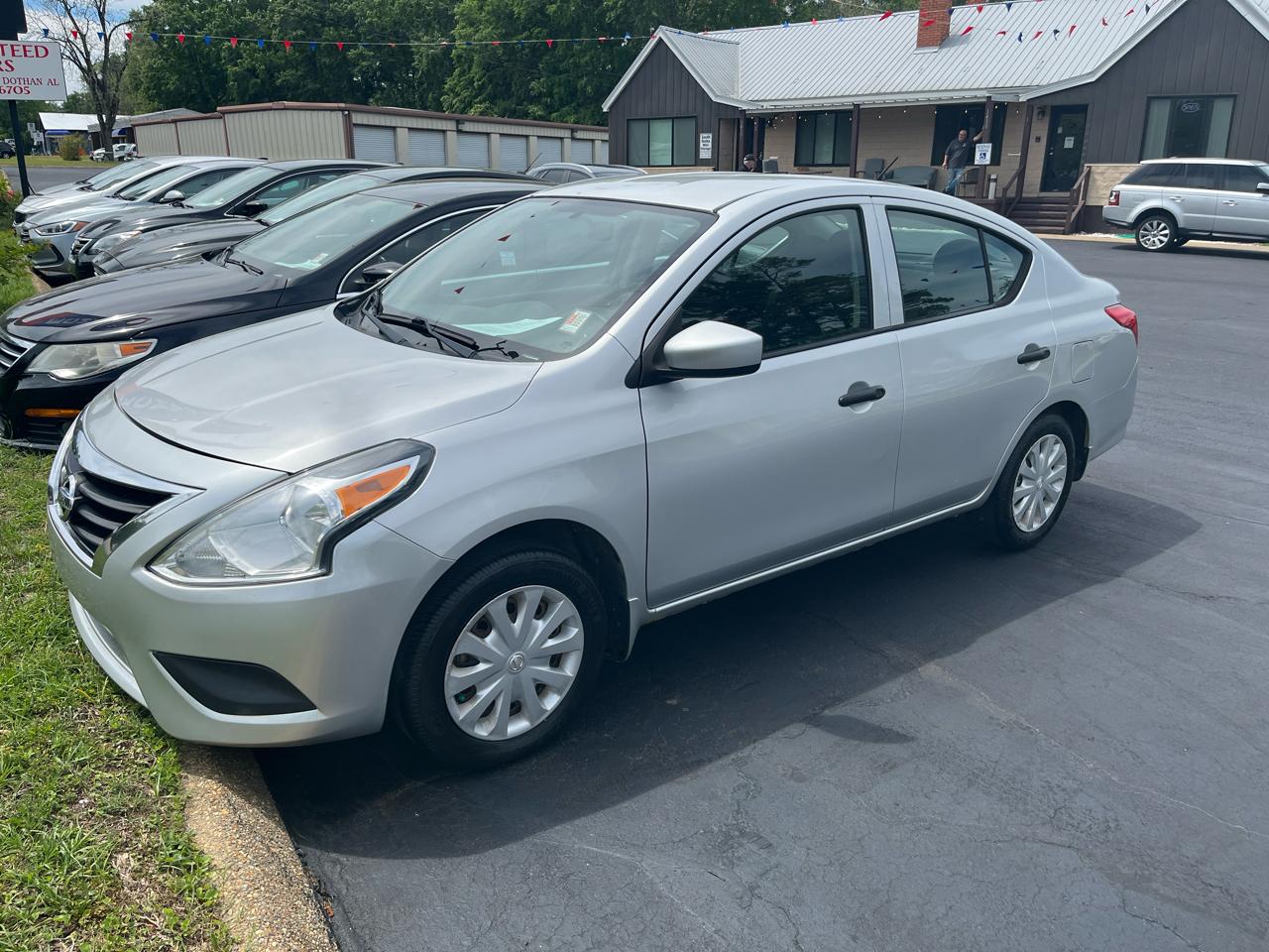 2017 Nissan Versa 1.6 S 5M