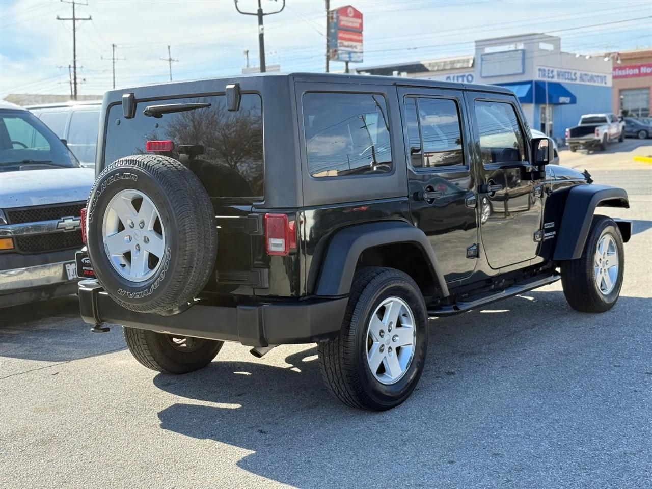 Jeep Wrangler Unlimited 4WD 4dr Sport 2012