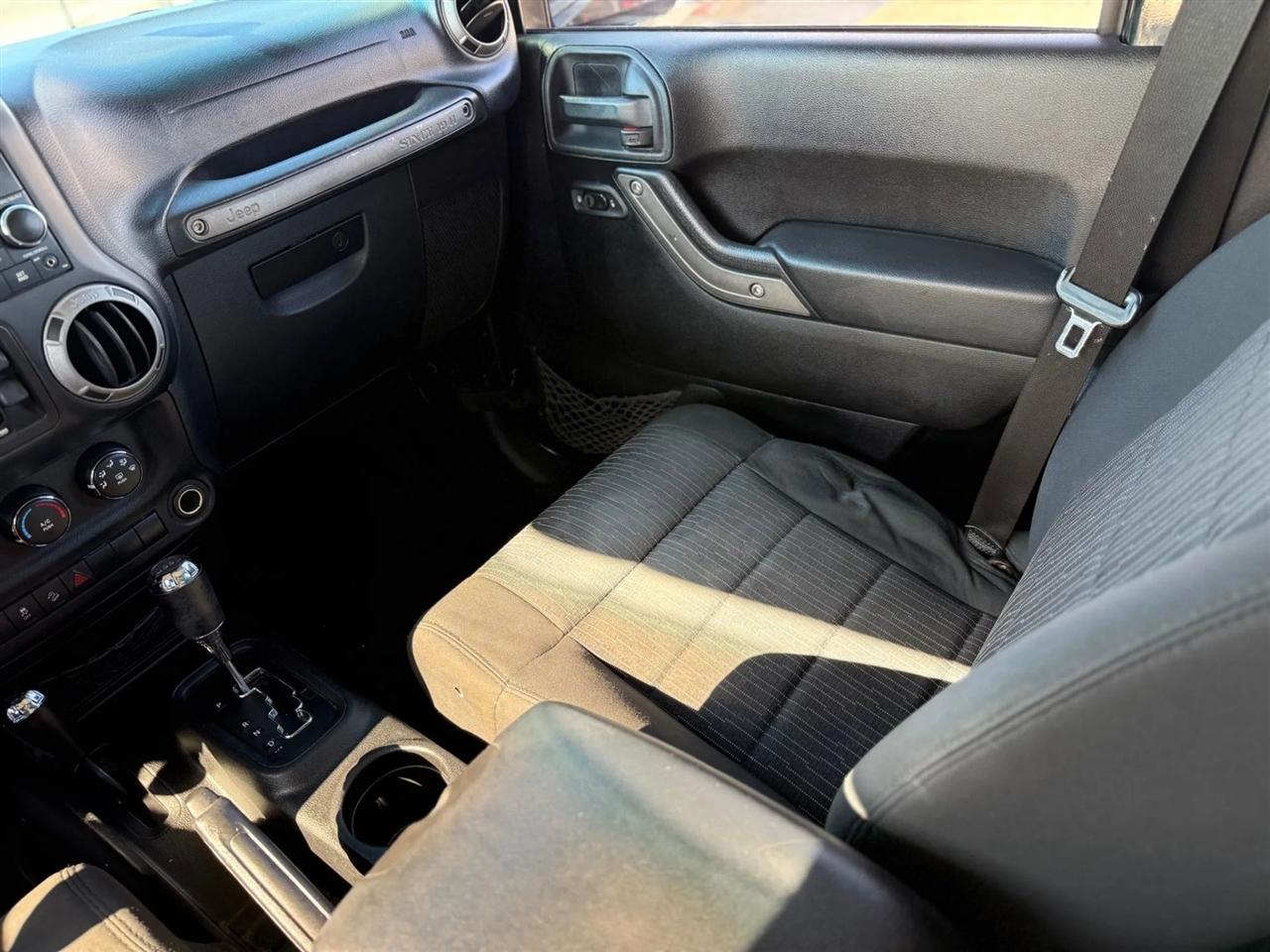 Jeep Wrangler Unlimited 4WD 4dr Sport 2012