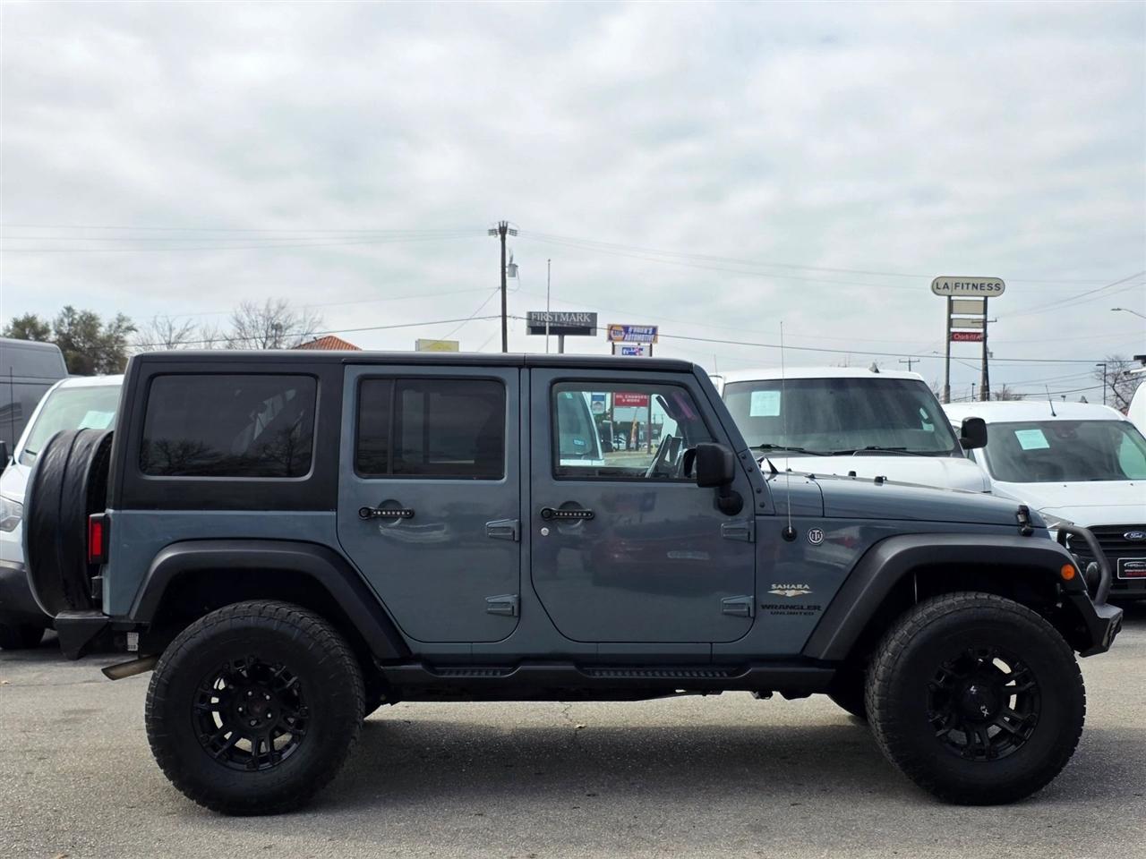 Jeep Wrangler Unlimited 4WD 4dr Sahara 2015