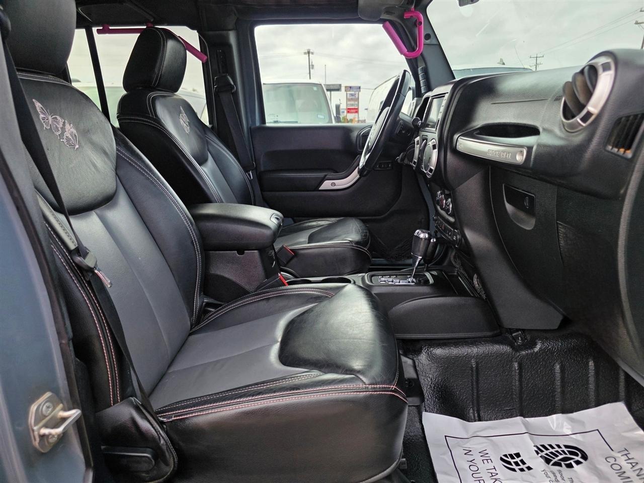 Jeep Wrangler Unlimited 4WD 4dr Sahara 2015